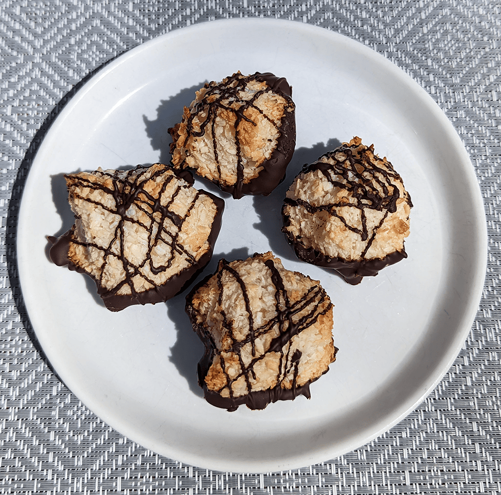 Macaroons for Easter-over